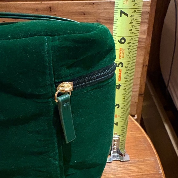 Elemis London faux green cosmetics or skincare products bag - Picture 6 of 8